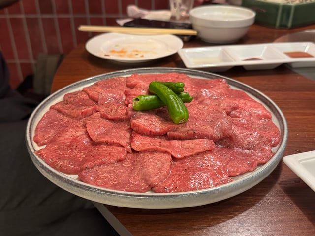 にく